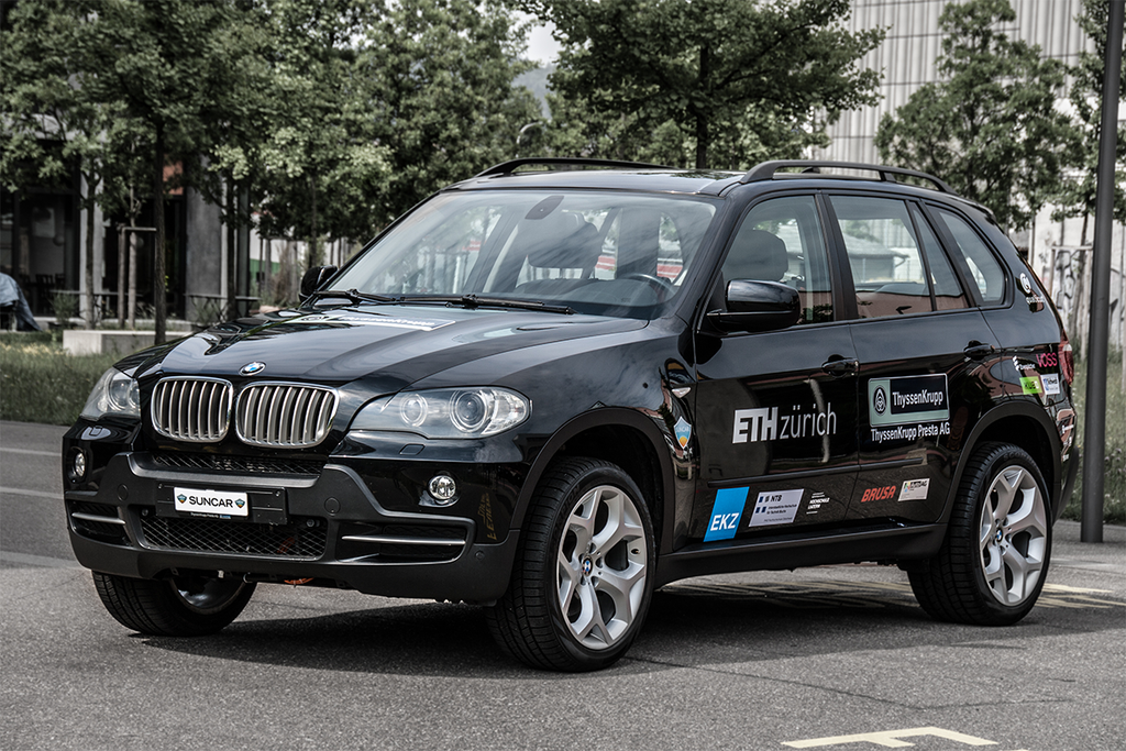 iSUV BMW X5, ein Elektroauto, Elektrifizierungsprojekt von SUNCAR